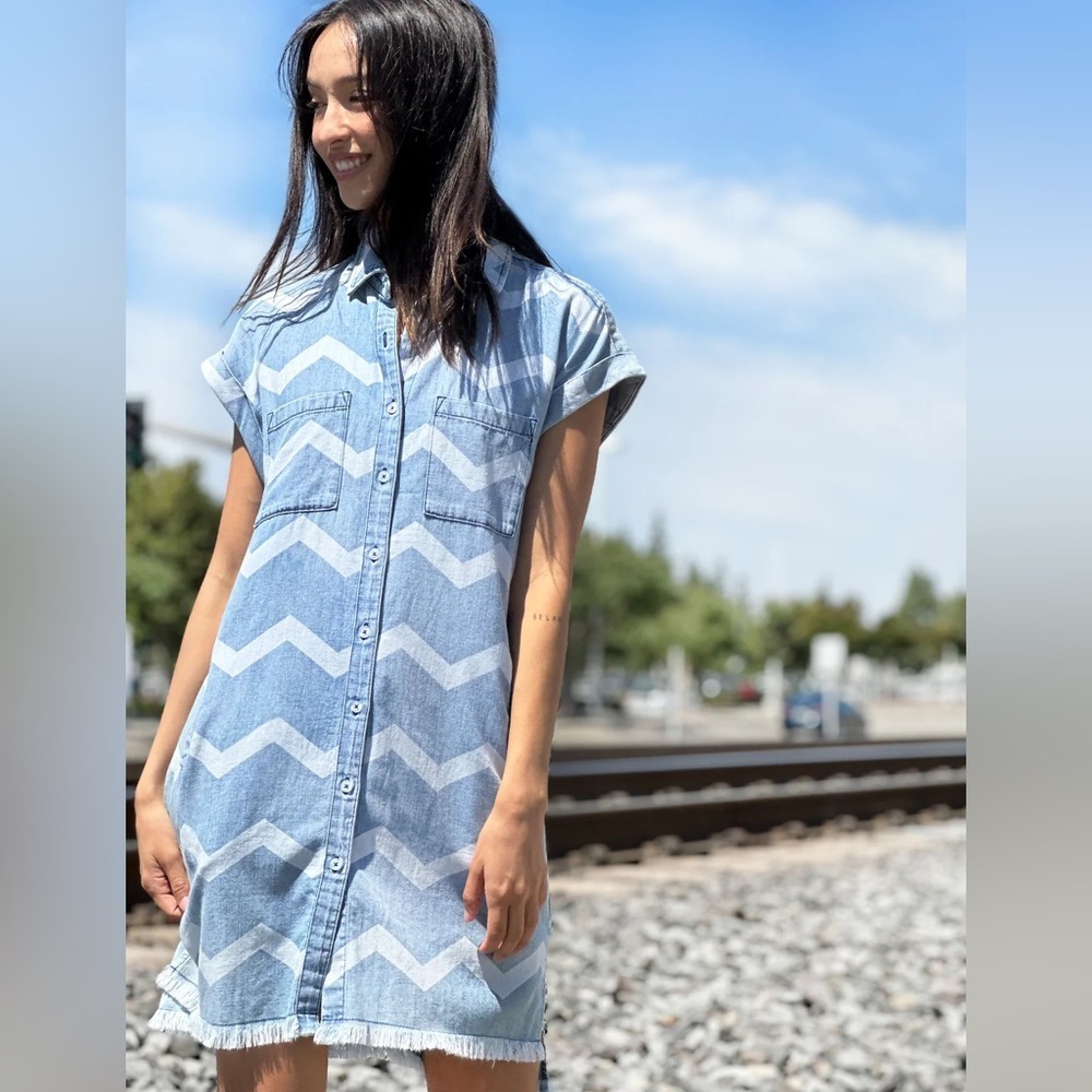 Billy T

Lila Shirtdress - Picture 3 of 12